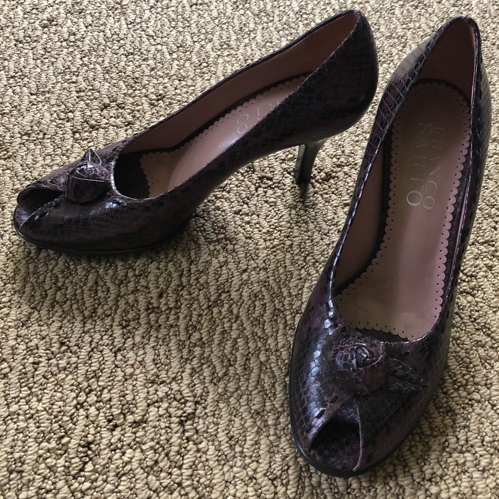 Franco Sarto snakeskin purple peep toe pumps
